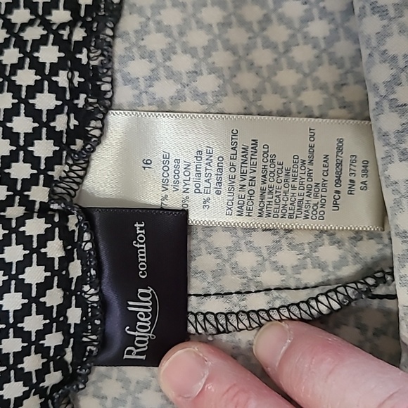 Rafaella Black & White Patterned Pullon Cropped Pants size 16 - Picture 5 of 8